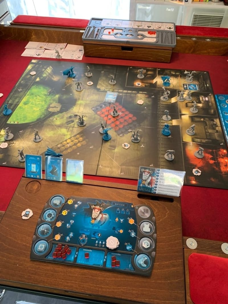 Rathskellers Sunnygeeks – la table de jeu de société modulaire