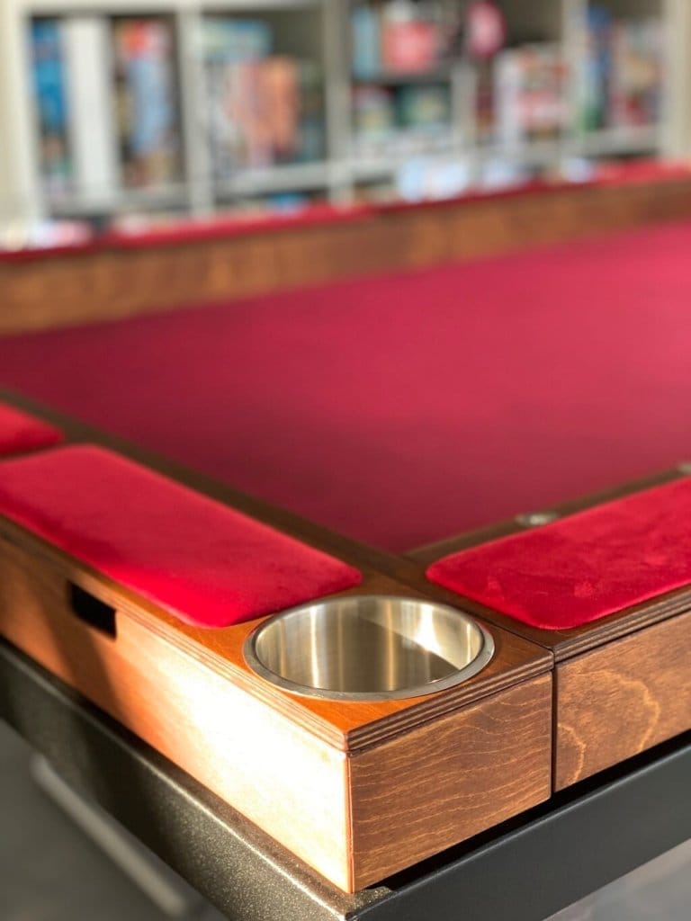 Rathskellers Sunnygeeks – la table de jeu de société modulaire