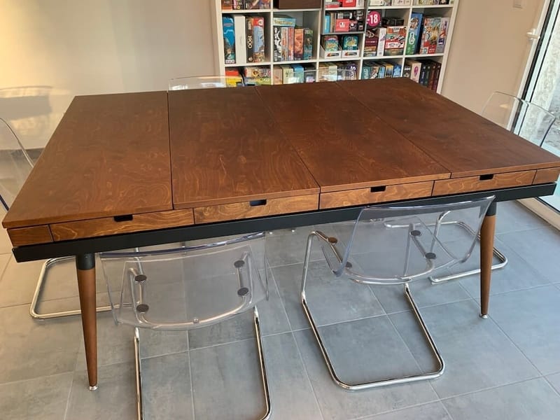 Rathskellers Sunnygeeks – la table de jeu de société modulaire