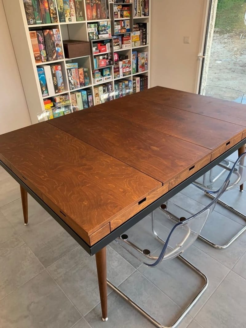 Rathskellers Sunnygeeks – la table de jeu de société modulaire