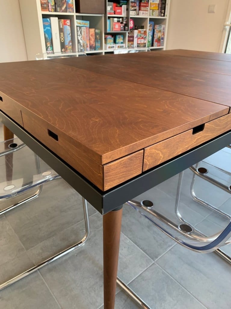 Rathskellers Sunnygeeks – la table de jeu de société modulaire