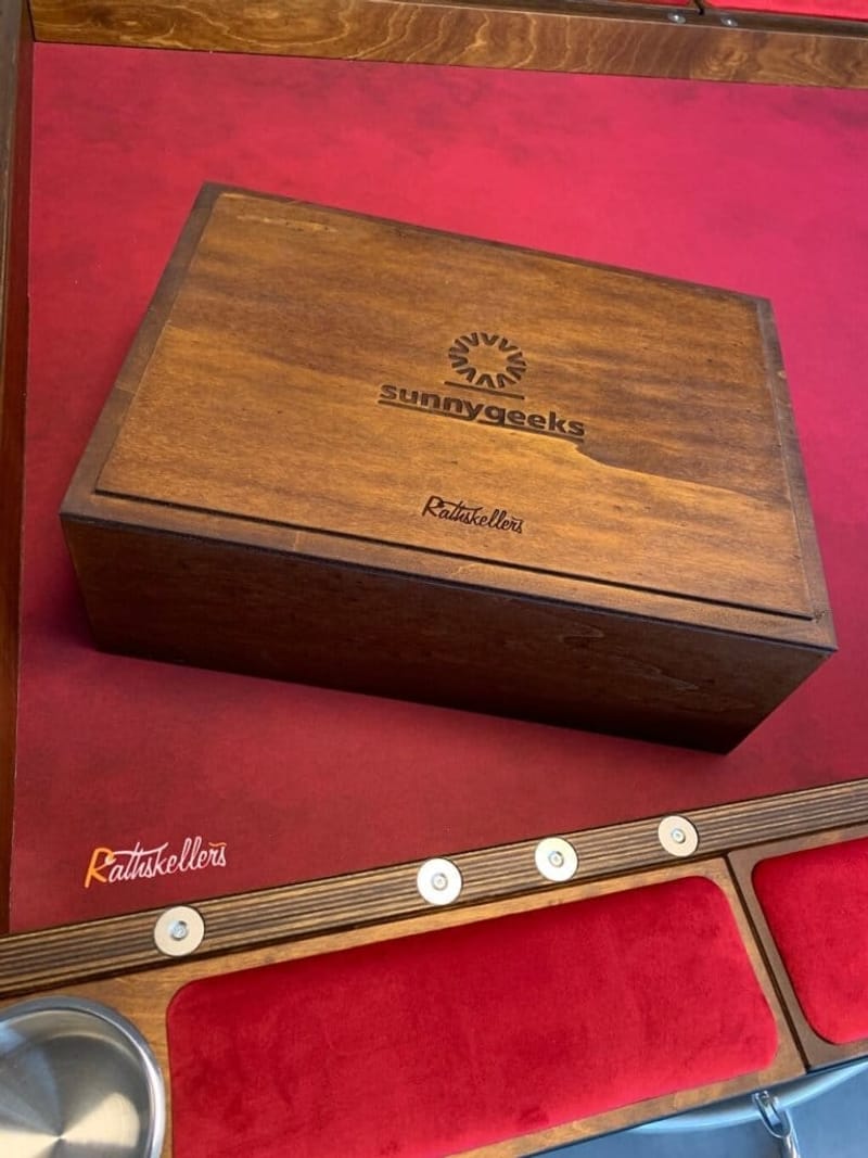 Rathskellers Sunnygeeks – la table de jeu de société modulaire