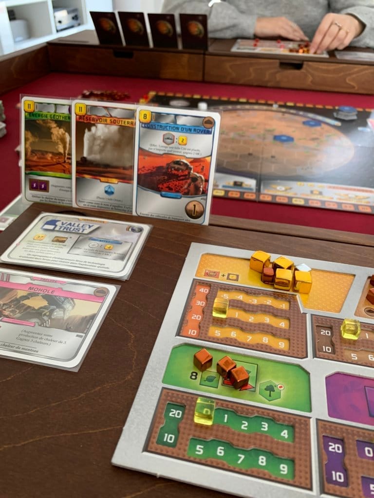 Rathskellers Sunnygeeks – la table de jeu de société modulaire